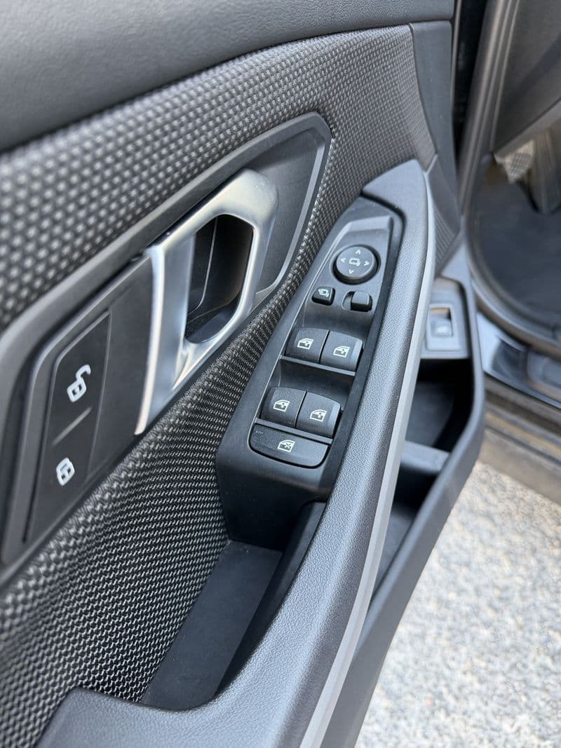 BMW 320d preview 9